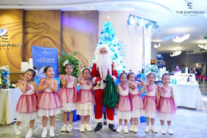 LỄ THẮP SÁNG CÂY THÔNG GIÁNG SINH 2025 | THE SAPPHIRE WONDERLAND